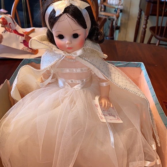 Madame Alexander Snow White doll style 1455 - Picture 3 of 15